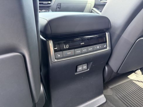 Used 2024 Lexus GX 550 w/ Accessory Package (31) AWD/4WD image 33