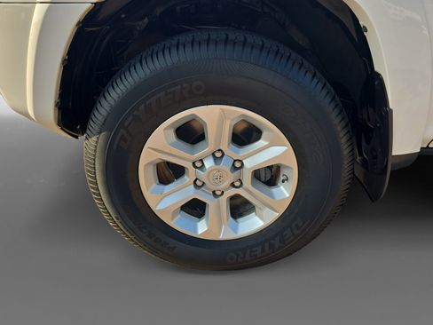 Used 2014 Toyota 4Runner SR5 AWD/4WD image 9