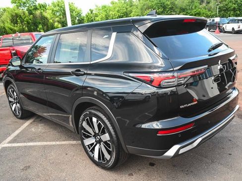 New 2025 Mitsubishi Outlander SE image 4