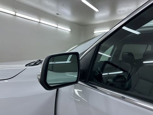 Used 2021 GMC Acadia SLT w/ Preferred Package image 17