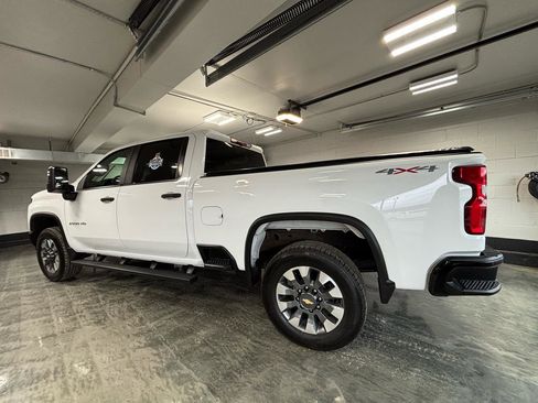 Used 2021 Chevrolet Silverado 2500 Custom w/ Custom Value Package AWD/4WD image 8