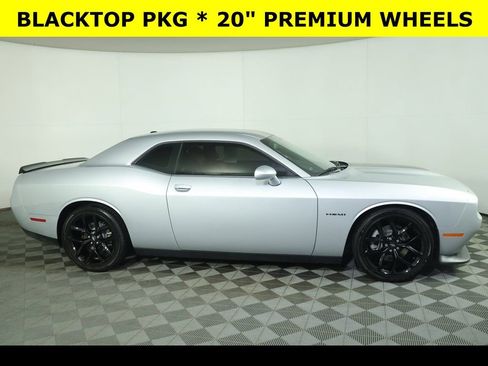Used 2022 Dodge Challenger R/T w/ Driver Convenience Group image 5
