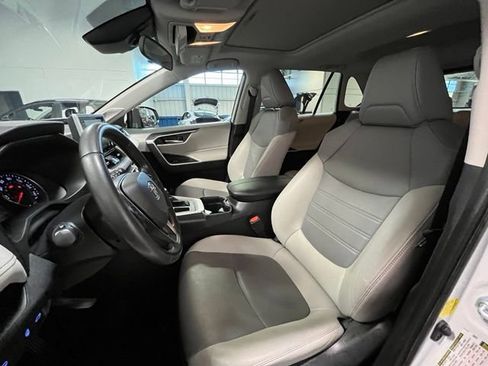 Used 2019 Toyota RAV4 XLE Premium w/ Cold Weather Package FWD image 21