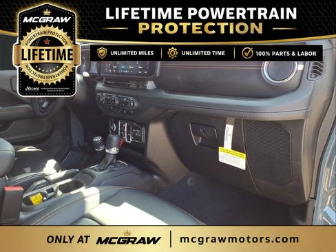 Used 2025 Jeep Gladiator Sport AWD/4WD image 12