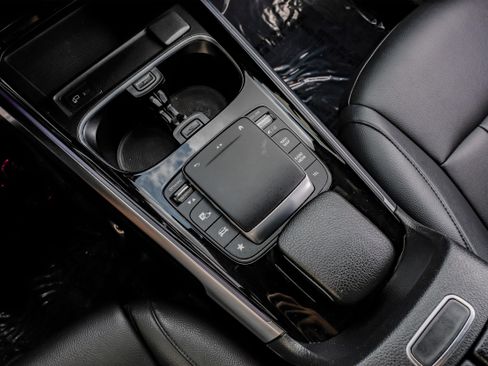 Used 2022 Mercedes-Benz GLB 250 w/ Premium Package Lite image 27