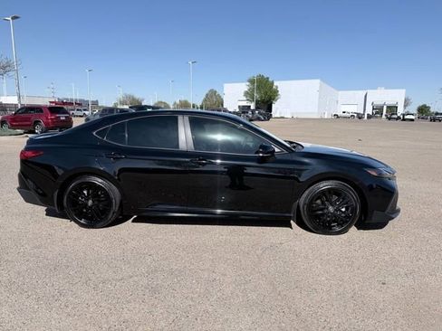 Used 2025 Toyota Camry SE w/ Convenience Package image 5