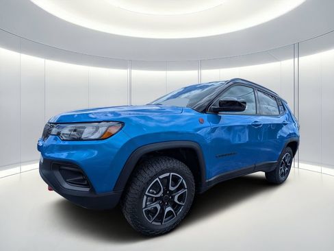 New 2026 Jeep Compass Trailhawk w/ Sun, Sound & Navigation Group AWD/4WD image 8