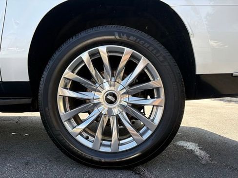 Used 2021 Cadillac Escalade ESV Premium Luxury image 15