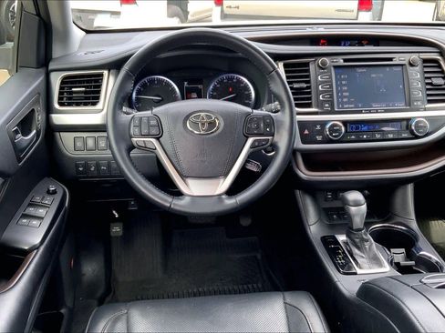 Used 2019 Toyota Highlander Limited Platinum image 5