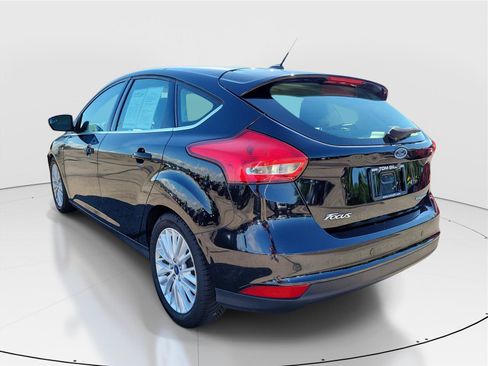Used 2017 Ford Focus Titanium FWD image 3