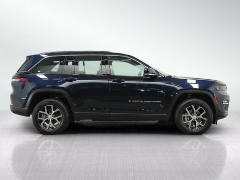 Used 2023 Jeep Grand Cherokee Limited w/ Trailer Tow Prep Group (B) AWD/4WD image 6