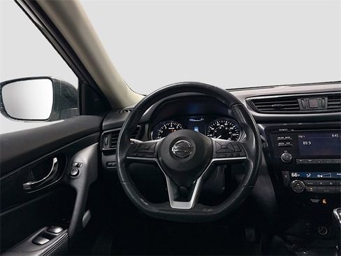 Used 2017 Nissan Rogue SV image 20
