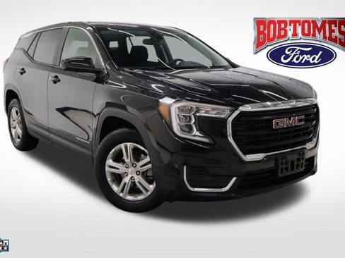 Used 2024 GMC Terrain SLE image 1