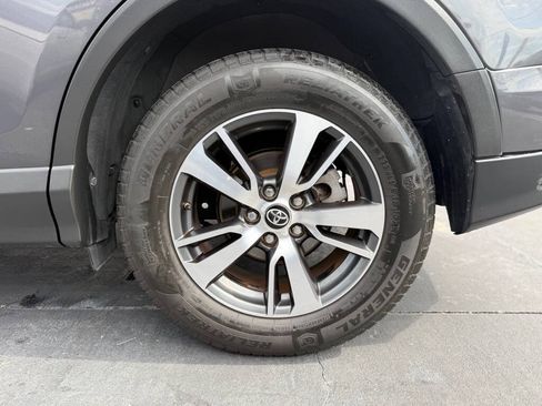 Used 2018 Toyota RAV4 XLE FWD image 32