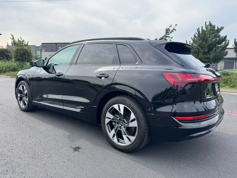 Used 2022 Audi e-tron Premium w/ Convenience Plus Package AWD/4WD image 7