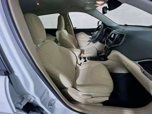 Used 2021 Jeep Cherokee Latitude image 28