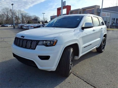 Used 2019 Jeep Grand Cherokee Altitude image 19