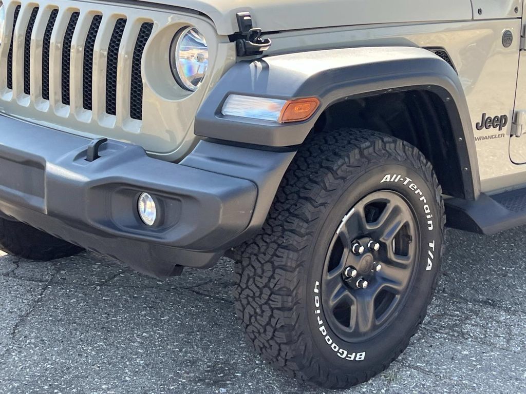 Used 2022 Jeep Wrangler Sport AWD/4WD image 7