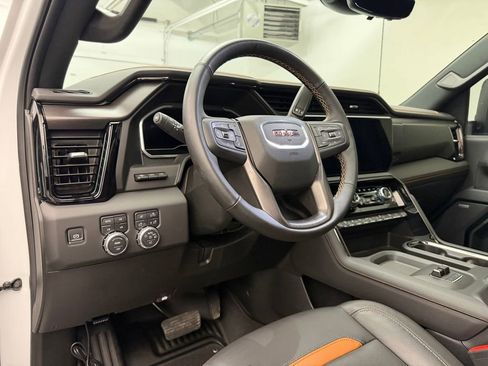 Used 2025 GMC Sierra 2500 AT4 w/ AT4 Premium Plus Package AWD/4WD image 4