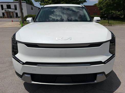 Used 2024 Kia EV9 Light Long Range RWD image 10