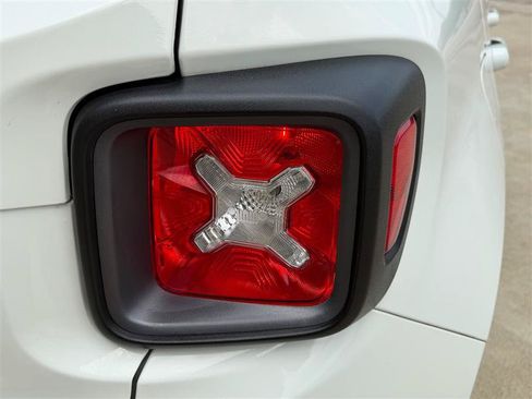 Used 2015 Jeep Renegade Trailhawk w/ Premium Leather Group AWD/4WD image 16
