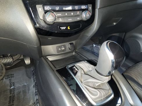 Certified 2018 Nissan Rogue SV w/ Premium Package FWD image 20