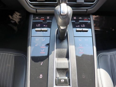 Used 2023 Porsche Macan Turbo AWD/4WD image 35