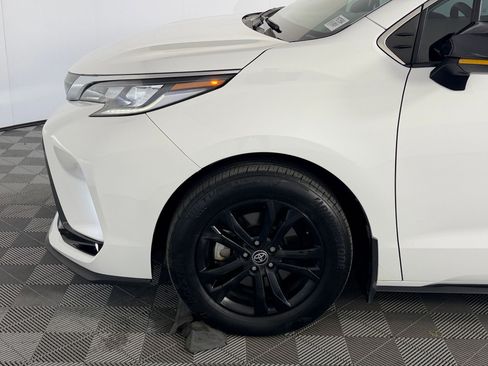 Used 2023 Toyota Sienna XSE AWD/4WD image 11