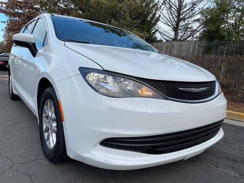 Used 2017 Chrysler Pacifica LX image 29