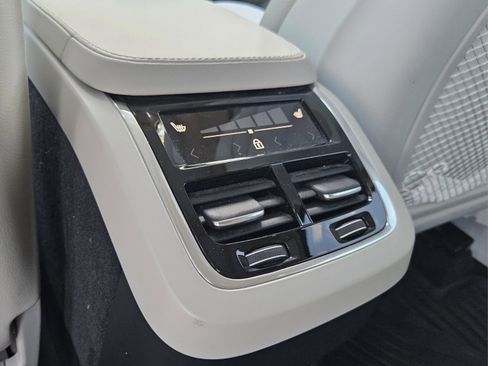 Used 2023 Volvo XC90 B5 Core w/ Protection Package Premier image 17