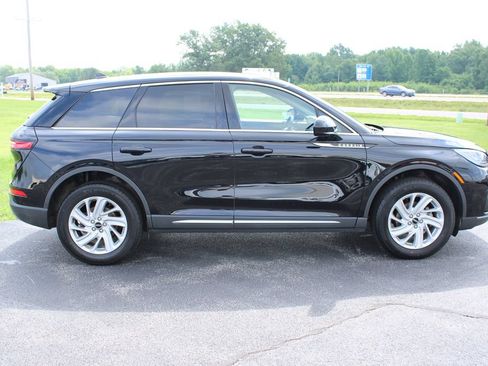Used 2025 Lincoln Corsair AWD w/ Towing Package image 16