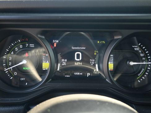 Used 2025 Jeep Wrangler Unlimited Sahara w/ Safety Group AWD/4WD image 15