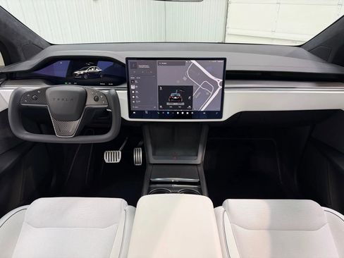 Used 2023 Tesla Model X Plaid image 13