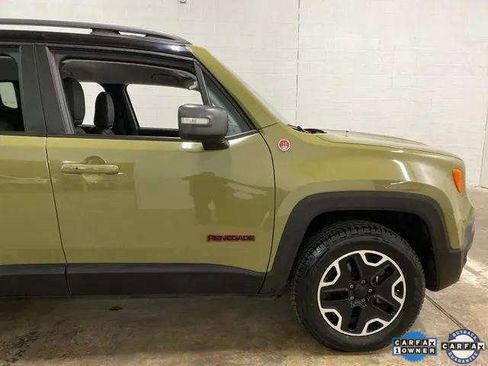 Used 2015 Jeep Renegade Trailhawk w/ Premium Leather Group image 90