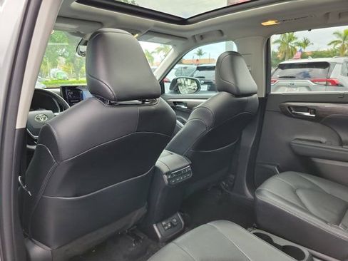 Used 2022 Toyota Highlander Platinum AWD/4WD image 9