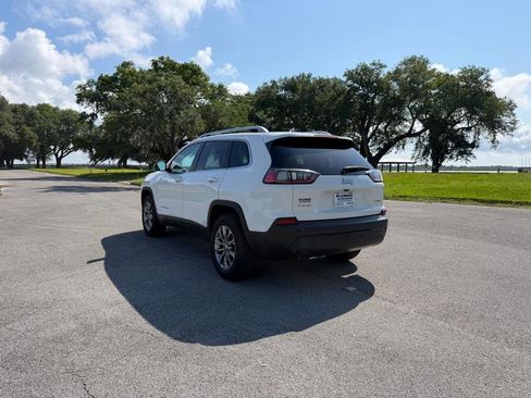 Used 2019 Jeep Cherokee Latitude Plus w/ Cold Weather Group AWD/4WD image 3
