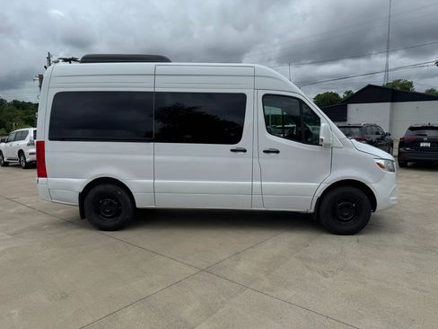 Used 2024 Mercedes-Benz Sprinter 2500 image 8