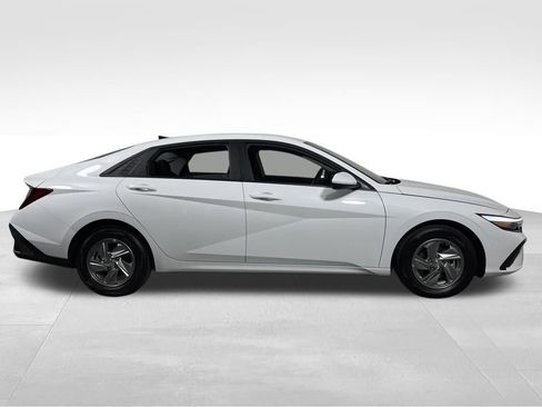 New 2026 Hyundai Elantra SE image 6