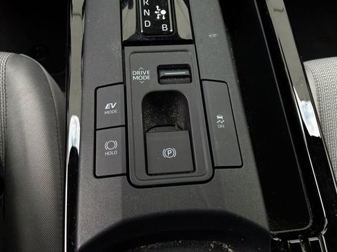 Used 2025 Toyota Prius LE image 22