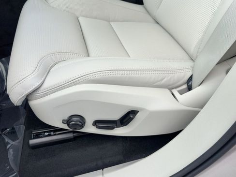 New 2026 Volvo XC90 B6 Ultra w/ Protection Package image 14