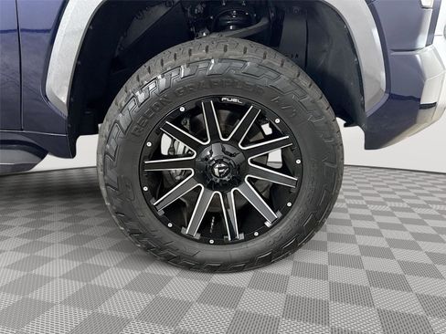 Used 2025 Toyota Tundra Limited AWD/4WD image 31