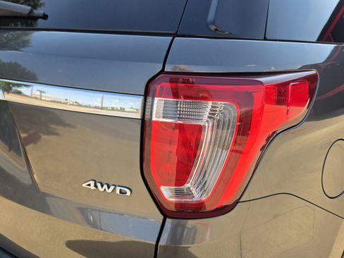 Used 2017 Ford Explorer Limited w/ Equipment Group 301A AWD/4WD image 9