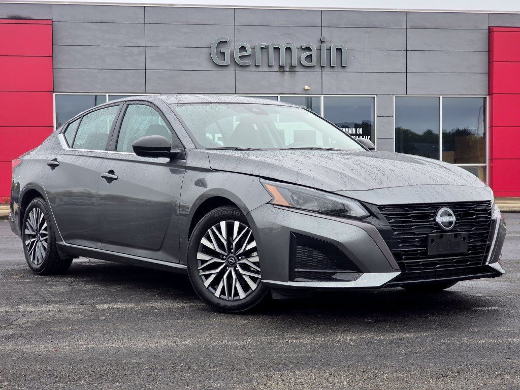 Used 2026 Nissan Altima 2.5 SV FWD image 2