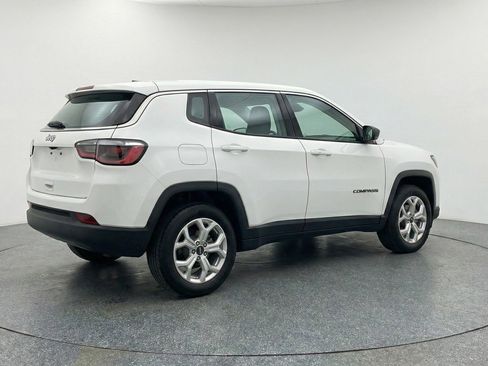 Used 2025 Jeep Compass Latitude image 9