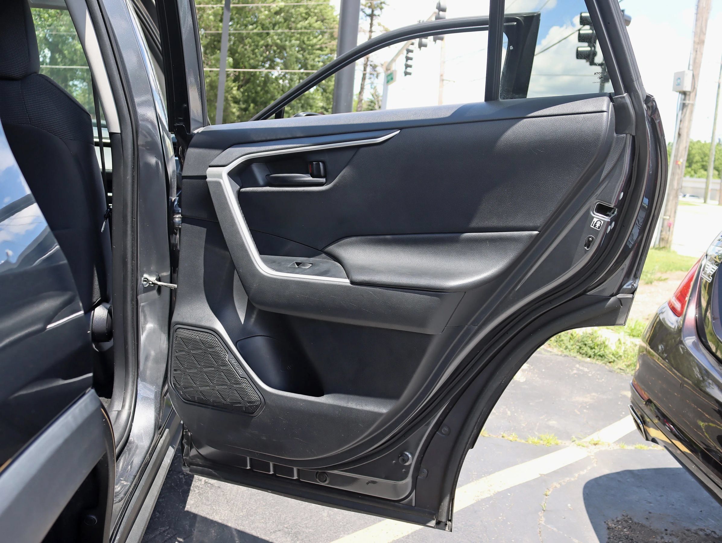 Used 2019 Toyota RAV4 LE w/ All Weather Liner Package AWD/4WD image 32