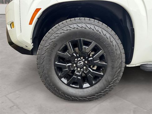 Used 2023 Nissan Frontier SV w/ Midnight Edition Package image 14