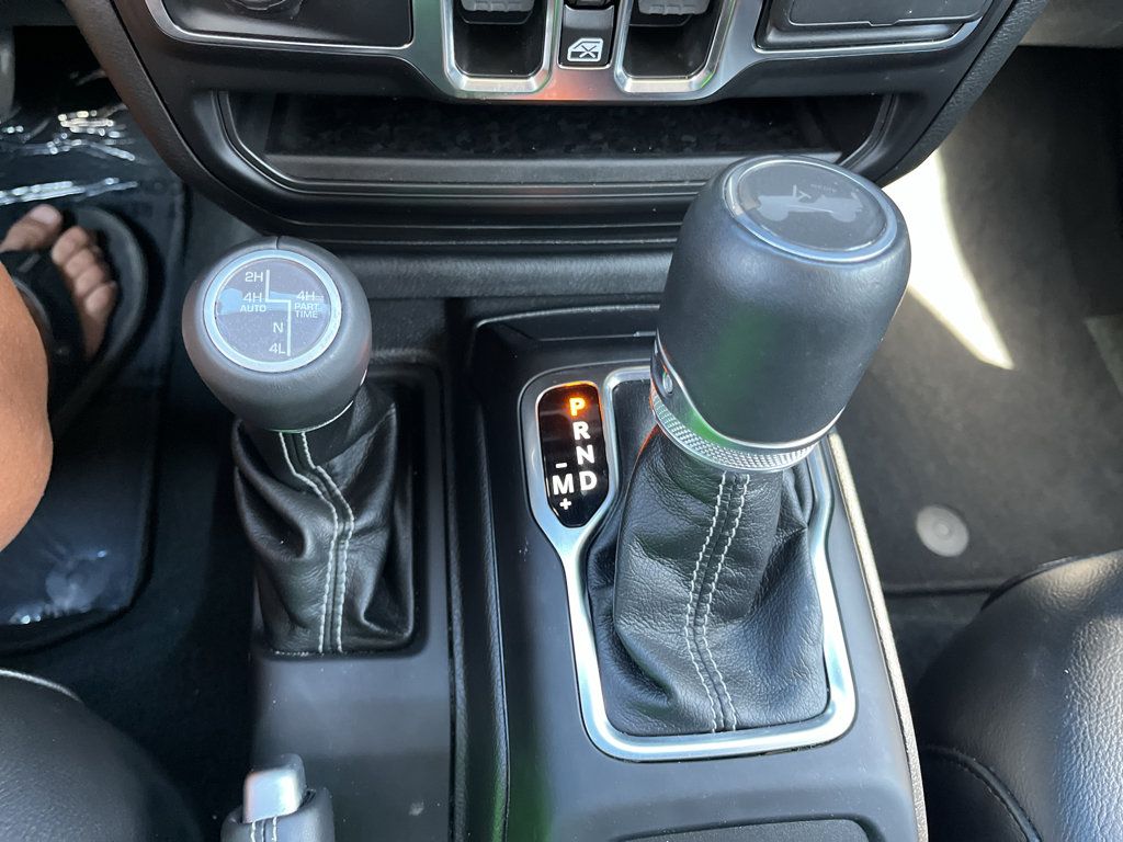 Used 2023 Jeep Wrangler Unlimited Sahara AWD/4WD image 23