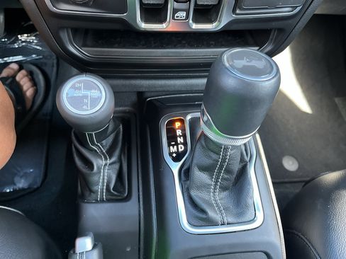 Used 2023 Jeep Wrangler Unlimited Sahara AWD/4WD image 23