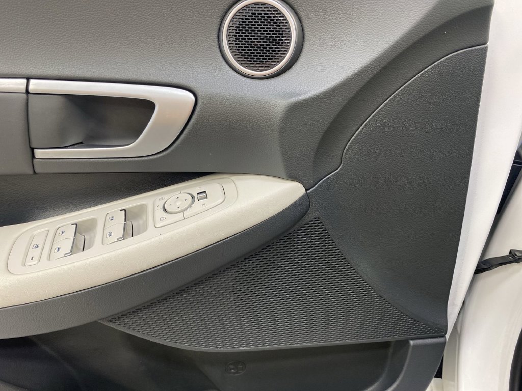 Used 2025 Hyundai Sonata SEL FWD image 32