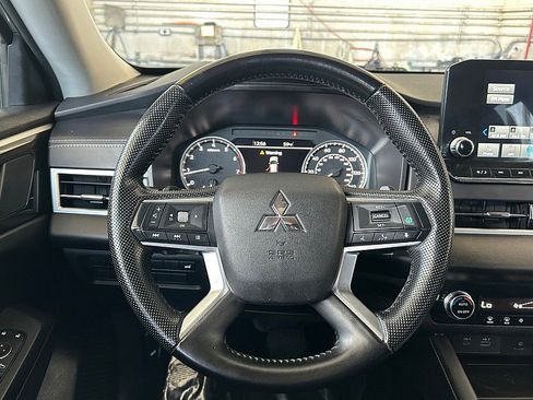 Used 2024 Mitsubishi Outlander AWD image 20